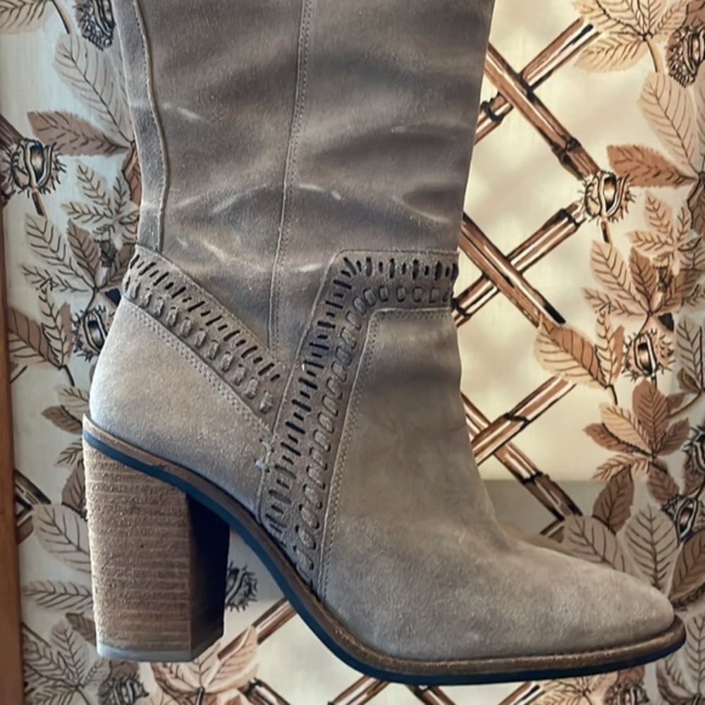 💥 VINCE CAMUTO OTK BOOTS